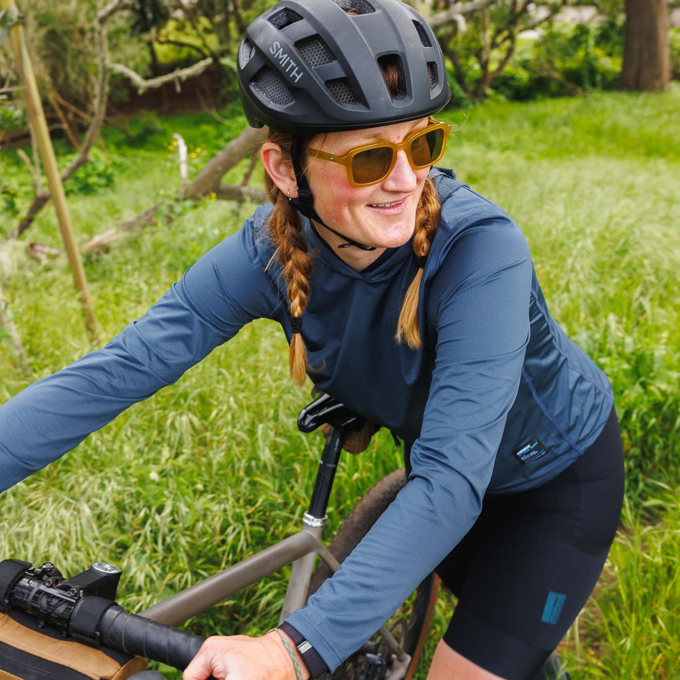 Women's UV Hooded Trail Shirt - Stone Blue - Image 3